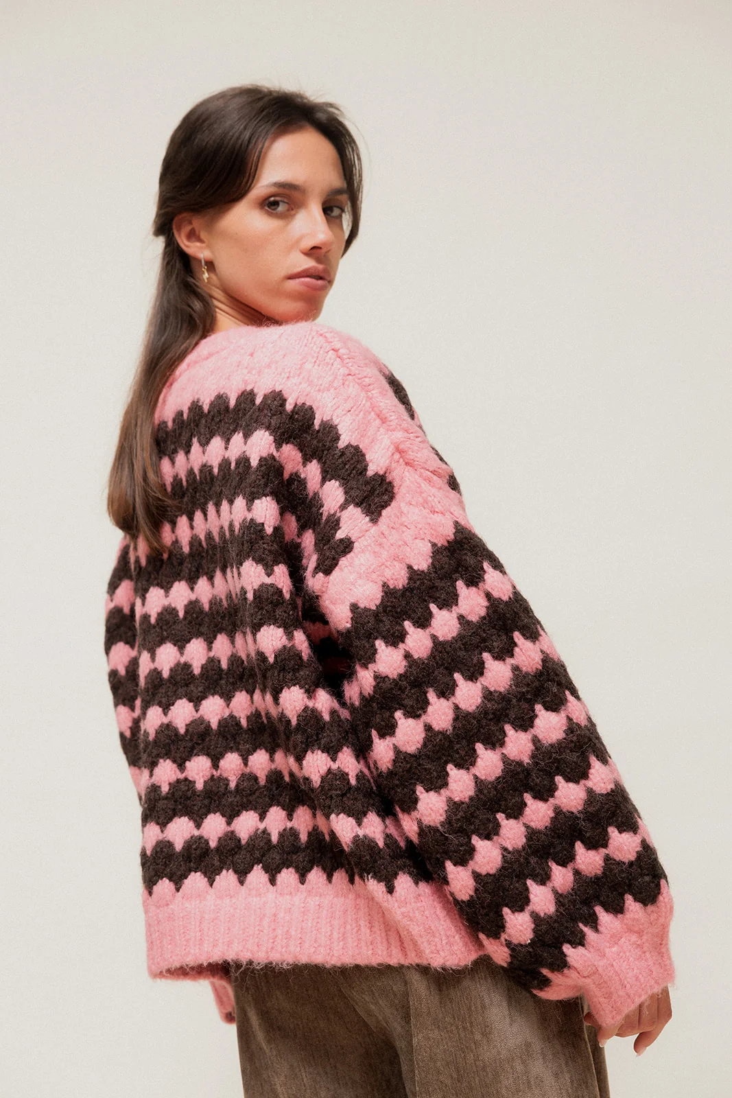 LORISIA - Gilet Oversize en Grosse Maille Bicolore Rose – Image 2